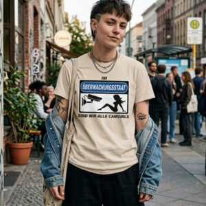 Herren & Damen T-Shirt mit Spruch: Im Überwachungsstaat sind wir alle Camgirls